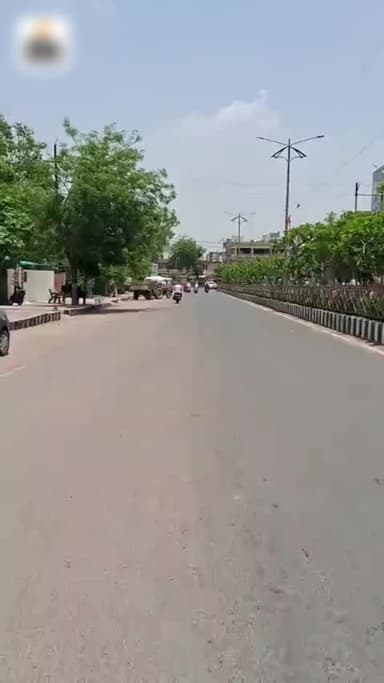 टीकमगढ़: भीषण गर्मी के बीच टीकमगढ़ में महिलाओं ने की वट सावित्री पूजा, पारा 42 डिग्री पार
