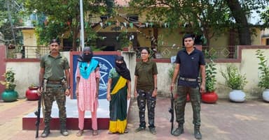 ऑपरेशन अंतिम प्रहार
गडचिरोली पोलीस दल व सीआरपीएफ यांच्या संयुक्त कारवाईत मोठे यश मिळवत 08 जहाल माओवाद्यांना अटक करण्यात...