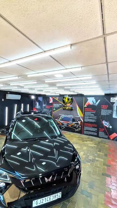 From Dust to Glossy Perfection🚘
Your car deserves premium shine with expert care at @kiyansh_auto_care and @kiyansh_aut...