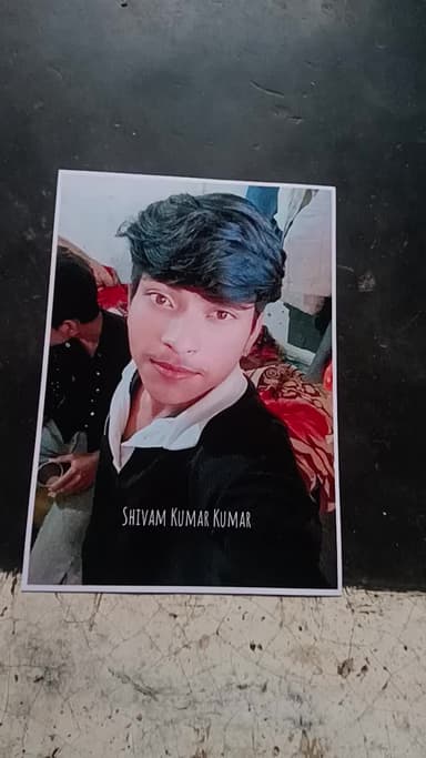 yah mera bhai hai 15 8:30 baje se lapata hai jis kisi ko bhi yah dikhai De to turant is number per call Kar 7388995622