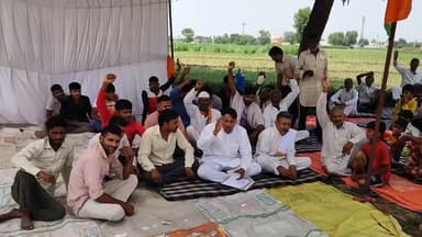बड़ौत: कुर्डी नांगल संपर्क मार्ग पर जल भराव के विरोध में राष्ट्रवादी नवनिर्माण दल और ग्रामीणों का धरना तीसरे दिन भी जारी