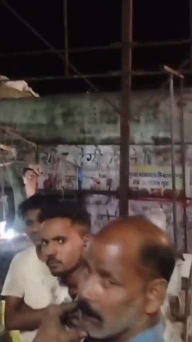 पूरनपुर: पुलिस चौकी के पास दुकान पर टीनशेड डालने को लेकर विवाद, नगरपालिका पर लगे आरोप