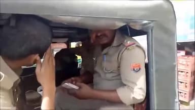 ड्यूटी के दौरान पुलिस जीप में ही खुल गई बीयर, देखिए नशेड़ी पुलिस #challengeviralpostreeltranding #xyzravieditor #phot...