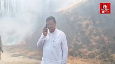 #पौड़ी-कोटद्वार हाईवे पर कमेड़ा गांव के पास #जंगल में लगी आग देख गढ़वाल सांसद खुद मौके पर रुके। वन विभाग की टीम न मिलने...
