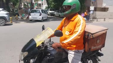 सरिता विहार: गिग वर्कर्स आज हड़ताल पर, कहा- प्रति किलोमीटर ₹20 हो इजाफा और डिलीवरी के दौरान सुरक्षा मिले