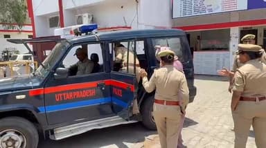 नवाबाद थाना पुलिस ने नौकरी लगवाने के नाम पर धोखाधड़ी करने वाली एक अभियुक्ता को पकड़ा #JhansiPolice