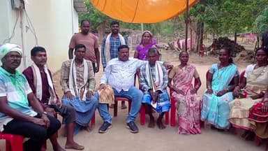 कोंडागांव: भीमाभाटा गांव में आयोजित विवाह समारोह में शामिल हुए पूर्व विधायक संतराम नेताम