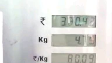 पार्लियामेंट स्ट्रीट: सीएनजी में फिर ₹1 की वृद्धि, वाहन चालकों ने बताई अपनी परेशानी