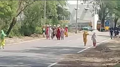रोहतक: घिलोड कलां गांव में पानी के संकट से जूझ रहे ग्रामीण, दूर से पानी लाने को मजबूर