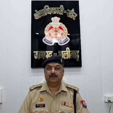 #अलीगढ मड़राक थाना क्षेत्र के भकरोला जंगल में महिलाओं से लूट।दो अज्ञात बाइक सवार बदमाशों ने महिलाओं को डरा-धमकाकर कुण्डल...