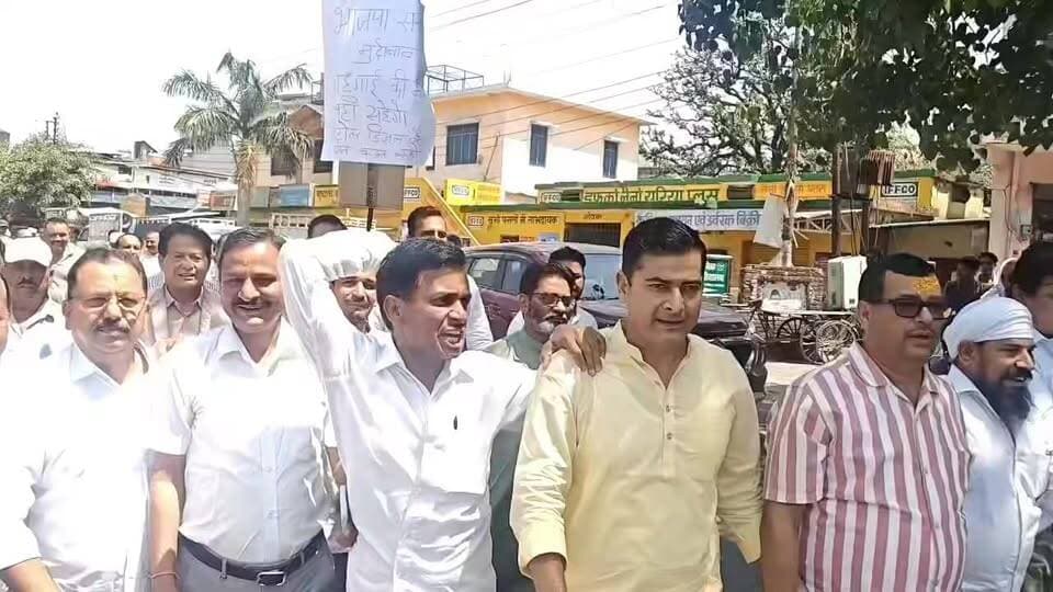 पेट्रो पदार्थों की बढ़ती गैस से उबले कांग्रेसी, फूंका भाजपा का पुतला #followerseveryone #मिशन2027 #kaladhungi #विधाय...