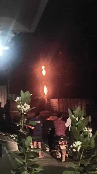 bundela colony gama akhada ke samne wale khama me aag lag chuke hai
