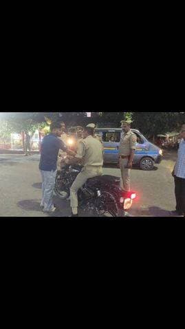 शाहजहांपुर कोतवाली पुलिस ने कनौजिया पेट्रोल पम्प पास चलाया चेकिंग अभियान
#आपका_अपना_शहर