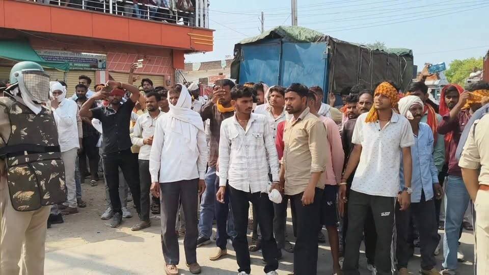 युबक की मौत के बाद ग्वालियर चौराहे पर परिजनों ने लगाया जाम
#MPBreaking #NewsUpdate #police #fb #वायरलवीडियो #MadhyaPrad...