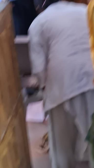 datia ब्रेकिंग न्यूज गवर्नमेंट हॉस्पिटल गर्भवती महिलाओं को सही तरीके से नहीं देखा जा रहा है
स्टाफ अपने जानपहचान देख रह