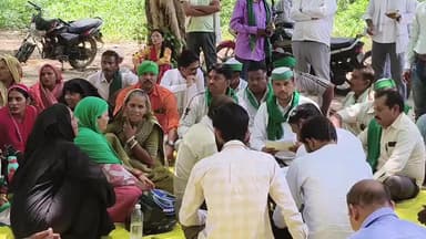 नवाबगंज: बाराबंकी के गन्ना दफ्तर में भाकियू हरपाल गुट ने विभिन्न मांगों को लेकर किया धरना प्रदर्शन, भारी पुलिस बल रहा मौजूद