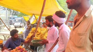 कांग्रेस नेताओं ने बस्ती के शास्त्री चौक पर बेचा झाल मुरी.....
#followerseveryone #nirmalupdates #bastinews
