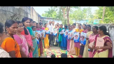 రామగుండం: డ్వాక్రా మహిళలకు ఇందిరమ్మ చీరల పంపిణీ : సిపిఐ ఫ్లోర్ లీడర్, కార్పొరేటర్ మార్కాపురి సూర్య