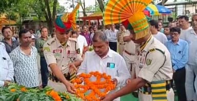 প্রাক্তন মন্ত্রী কালিদাস দত্তের শেষকৃত্য সম্পন্ন
ত্রিপুরার প্রাক্তন ভূমি রাজস্ব ও ভূমি সংস্কার দপ্তরের মন্ত্রী কালিদাস ...