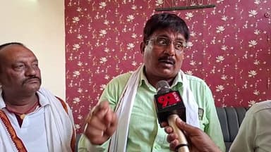 धनबाद कांग्रेस जिला कमिटी के वर्तमान पदाधिकारी ने दूसरे गुट के खिलाफ हुए आक्रोश देखिए 99 न्यूज पर लाइव एक्सक्लूसिव इंटरव...