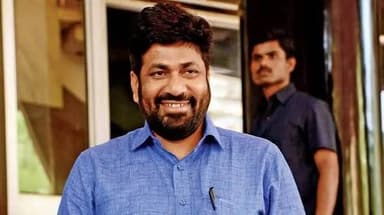 आ.बच्चू कडू यांच्यावर शिवसेनेची मोठी जबाबदारी; विदर्भ विभागीय नेतेपदी नियुक्ती
प्रतिनिधी : जुबेर शेख
मुंबई : प्रहार ज...