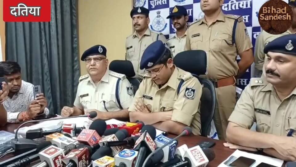 #रतनगढ़ माता मंदिर से लौट रहे #भिंड के एक परिवार के साथ हुई लूट का #दतिया पुलिस ने किया 36 घंटे में खुलासा
