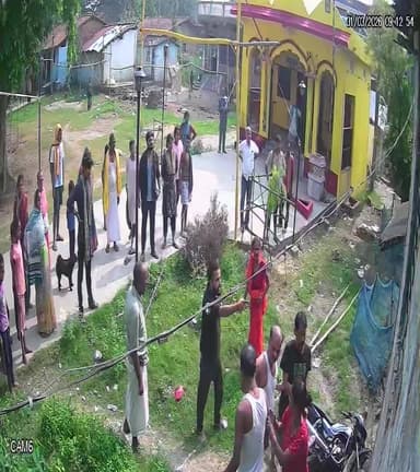 do vakil ek teacher aur retire daroga ke dhwaj per jabardasti jameen per kabja
#