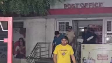 मंदसौर पोस्ट ऑफिस में कनाडा भेजे जा रहे संदिग्ध पार्सल से हड़कंप। युवक पार्सल छोड़कर फरार, CBN जांच में जुटी।
#Mandsaur...