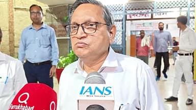 फर्रुखाबाद: जिला अस्पताल लोहिया के पोषण पुनर्वास केंद्र (NRC वॉर्ड) का निरीक्षण करने के बाद सीएमओ ने मीडिया को दी जानकारी