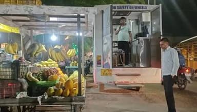 #UttarPradesh #Jhanshi: Glimpse of how food safety teams are creating awareness about safe food practices among vendors.