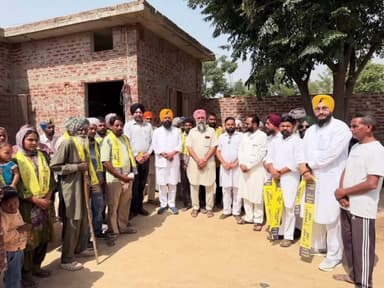 ਨਿਹਾਲ ਸਿੰਘਵਾਲਾ: ਪਿੰਡ ਮਧੇਕੇ ਵਿਖੇ ਆਮ ਆਦਮੀ ਪਾਰਟੀ ਦੀਆਂ ਨੀਤੀਆਂ ਤੋਂ ਖੁਸ਼ ਹੋ ਕੇ ਵੱਡੀ ਗਿਣਤੀ ਵਿੱਚ ਪਰਿਵਾਰਾਂ ਨੇ ਆਮ ਆਦਮੀ ਪਾਰਟੀ ਜੁਆਇੰਨ ਕੀਤੀ