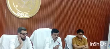 बलिया: बाढ़ को लेकर जिलाधिकारी ने कसी कमर, अधिकारियों को दिए आवश्यक दिशा-निर्देश