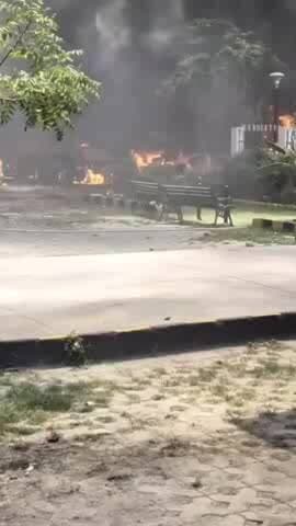 प्रीत विहार: न्यू अशोक नगर थाना के माल खाना में लगी भीषण आग, आग को काबू करने में जुटी दमकल की टीम #newashoknagar #fire #delhifire