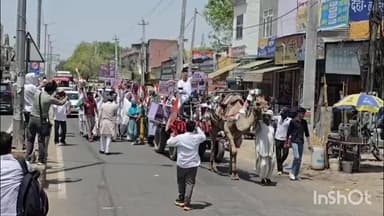 चरखी दादरी: कांग्रेस का अनोखा ‘हल्ला बोल’ प्रदर्शन: ऊंट-रेहड़ी पर बाइक रखकर सरकार के खिलाफ प्रदर्शन