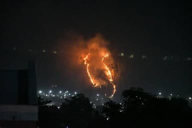 श्रीनगर मैगी पॉइंट के पास बुघाणी रोड पर लगी भीषण आग
