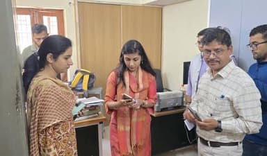 डीएम ने किया वीडियो कॉल तो घर मे मिले J.E, तत्काल प्रभाव से डीएम स्वाति भदौरिया ने दिए कार्रवाई... see more