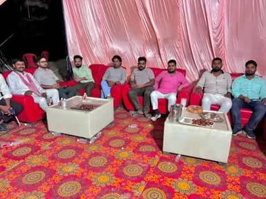 रूधौली विधान सभा क्षेत्र के पोखर ( मुरादपुर ) में प्रिय भाई श्री दुर्गेश यादव जी के यहां आयोजित श्रीमद्भागवत कथा भण्डारा कार्यक्रम में शामिल होकर प्रसाद ग्रहण किया ।
अपनों के बीच !! #रूधौलीकाजितेन्द्र
🙏🚲