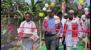 নগাঁও: মহখুটীৰ এখন মাদ্ৰাছাত নগাঁও জিলাৰ আয়ুক্ত দেবাশীষ শৰ্মা,সাংসদ পুঁজিৰে নিৰ্মাণ হ'বলগীয়া গৃহৰ কৰিলে আধাৰশিলা