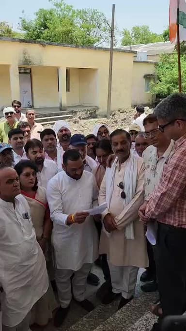 कर्तव्य में लापरवाही पर बड़ी कार्रवाईआगजनी के दौरान नदारद रहने वाले आउटसोर्स कर्मचारी को नौकरी से निकाला, काँग्रेस सौंपा