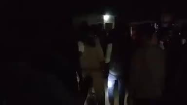 मंझनपुर: 🚨 #ब्रेकिंग #कौशाम्बी
संदीपन घाट थाने के ठीक सामने सड़क किनारे युवक की मिली लाश, इलाके में मचा हड़कंप।