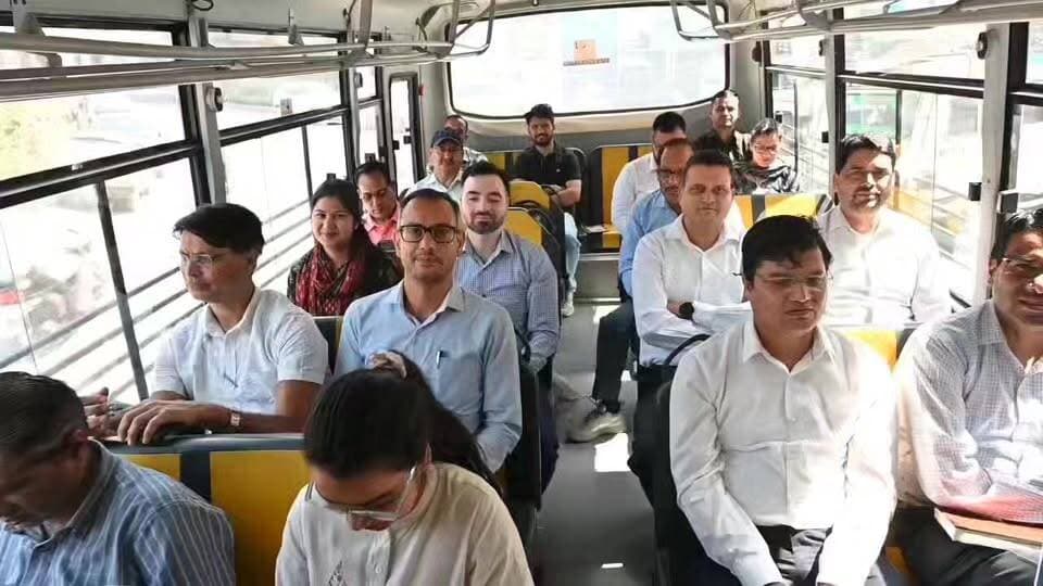 #बीडीसी नरेंद्रनगर (फकोट) में जिला स्तरीय अधिकारियों ने बस से की सामूहिक यात्रा #वैश्विक संकट के बीच टिहरी प्रशासन ने द...