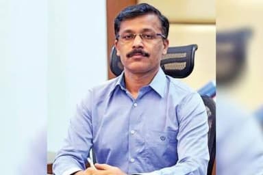 धडाकेबाज अधिकारी तुकाराम मुंडे यांची पुन्हा एकदा बदली
अन्न व औषध प्रशासन आयुक्त विभागाची धुरा आता तुकाराम मुंढेंकडे
प...