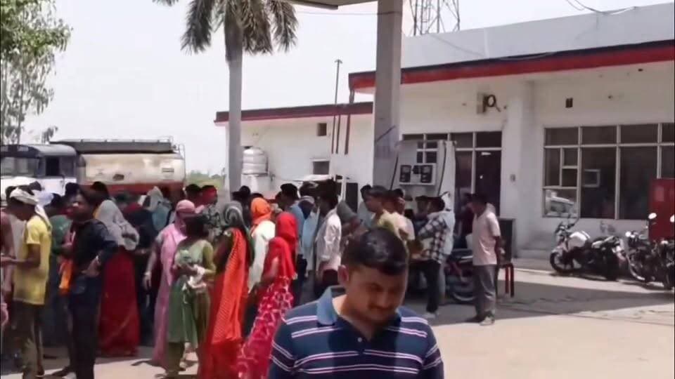 #मेजा में रेलवे ट्रैक किनारे किशोर का शव मिला, हत्या की आशंका, पुलिस जांच में जुटी
मेजा। मेजारोड रेलवे स्टेशन के प्लेट...