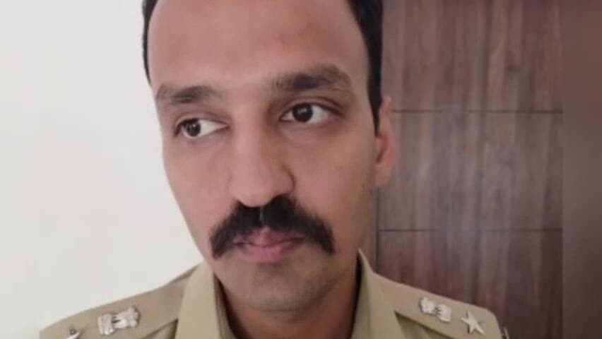 *लापता युवती शादी कर पहुँची SP कार्यालय, हैरान रह गए अधिकारी!*
#viralreel #CMMadhyaPradesh #MPNews #BreakingNews #chhat...