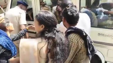 *SP ऑफिस में लव मैरिज वाली बेटी, माता-पिता रोते रहे, दिल नहीं पिघला*
#viralreel #MPNews #CMMadhyaPradesh #BreakingNews #...