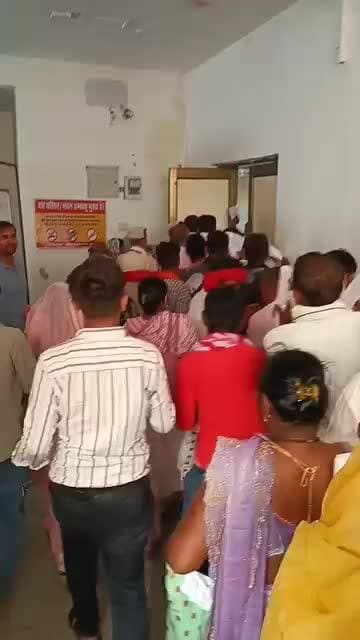 मनगवां: *#रीवा में जनसुनवाई पर उमड़ा जनसैलाब कलेक्टर नरेंद्र कुमार सूर्यवंशी के सख्त मिजाज और संवेदनशीलता पर आम जनता का बढ़ा अटू