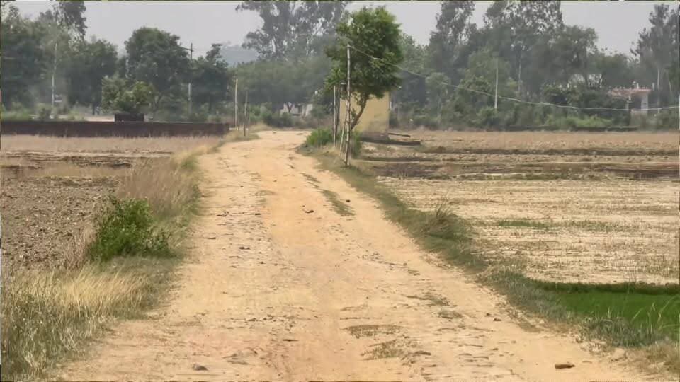 गड्डो में सड़के चारपाई पर मरीज, मुहम्मदाबाद गोहना के सिया बस्ती ग्राम सभा के ग्रामीणों ने प्रशासन से लगाई गुहार....
#To...