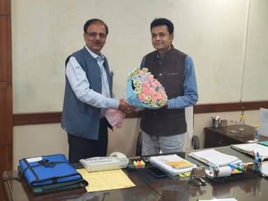 यूपी इंटरनेशनल ट्रेड शो 2026 की तैयारियों को लेकर उच्चस्तरीय बैठक आयोजित
MSME एवं निर्यात प्रोत्साहन विभाग के प्रमुख सचि...