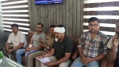 *मध्य प्रदेश में पटवारी रिश्वत लेते रंगे हाथों गिरफ्तार!*
#भिंड_मामला #BhindNews #GwaliorNews #मध्यप्रदेश #BreakingNews ...