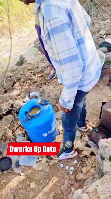 દેવભૂમિ દ્વારકા જિલ્લામાં દેશી દારૂ ની ભઠી પકડતી પોલીસ.
દેવભુમી દ્વારકા જીલ્લાના કલ્યાણપુર તાલુકાના લાંબા ગામ વાડી વિસ્...